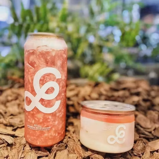 Cylindrical Plastic Bottle Packed with Juice Milk Tea of Different Specifications